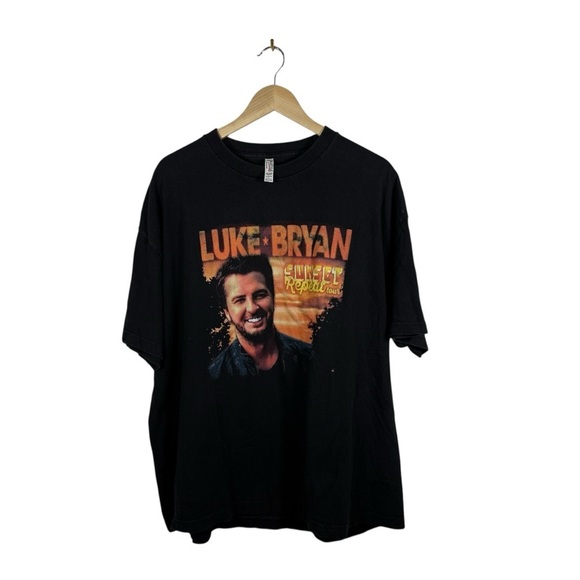 AUTHENTIC Luke Bryan Sunset Repeat Crewneck Tee in Black Multi Size 2XL - Picture 2 of 7